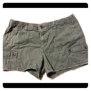 Gap frayed cargo shorts khakis GUC size 6
